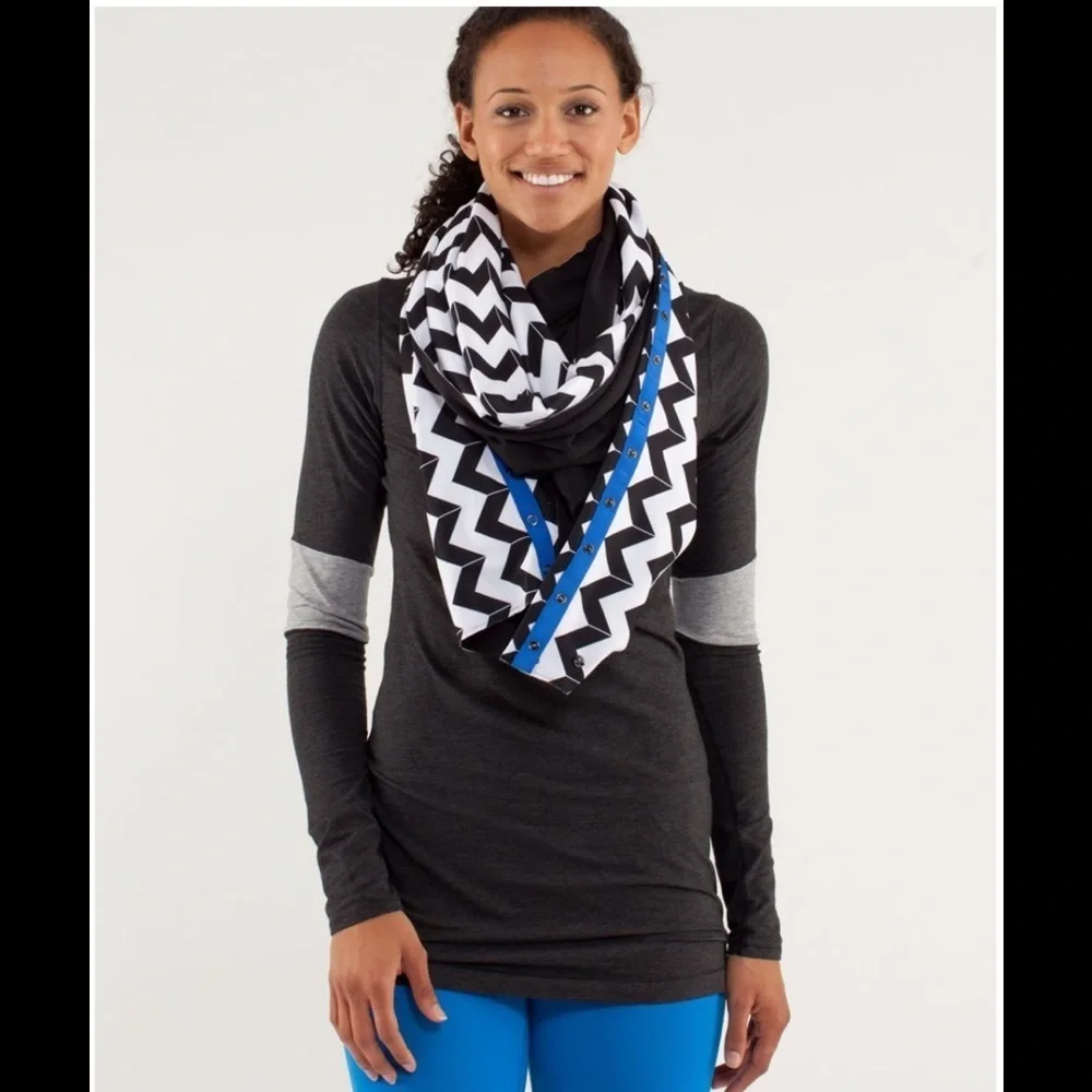 Lululemon Vinyasa Scarf *Luon Light in Arrow Chevron White Black / Black
